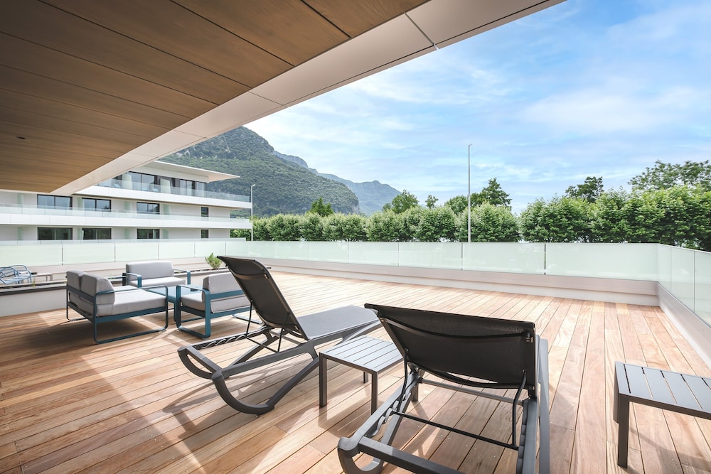 Privilege Suite with terrace, Lake side thumbnail 6
