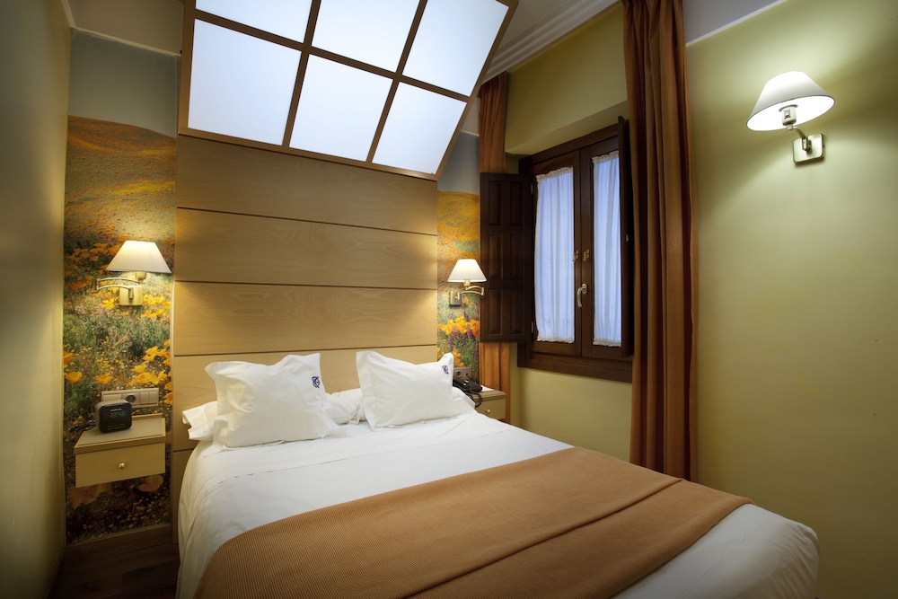Suite - Photo 14