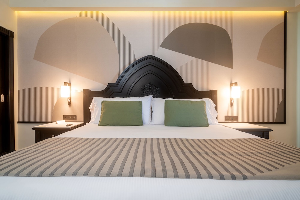 Family Suite, 2 Bedrooms, Partial Ocean View (U)