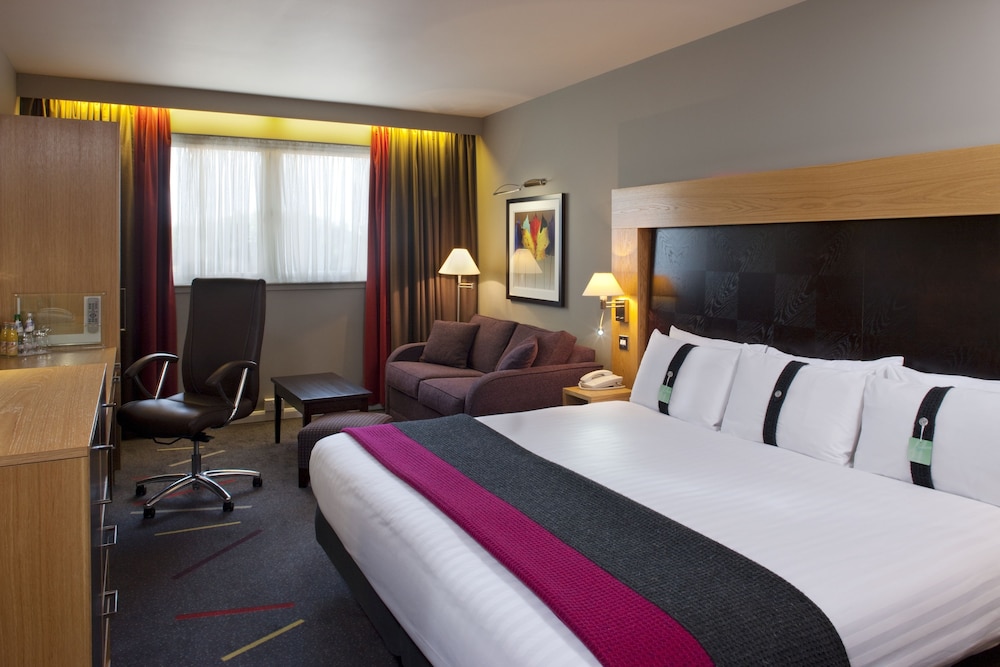 Standard Room, 1 Queen Bed with Sofa bed - Photo 3