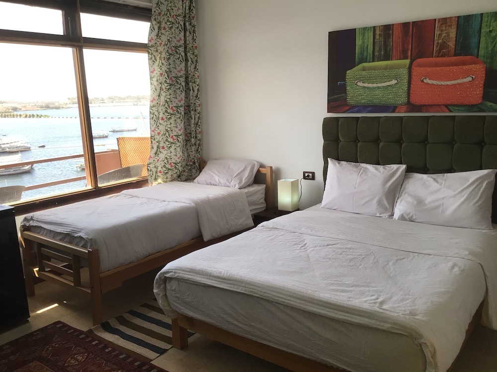 Deluxe Double or Twin Room - Photo 11
