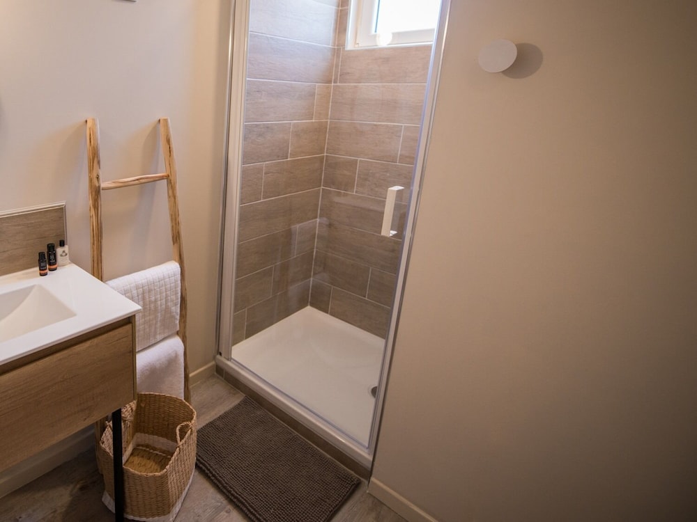 Deluxe Double Room, City View - Photo 13