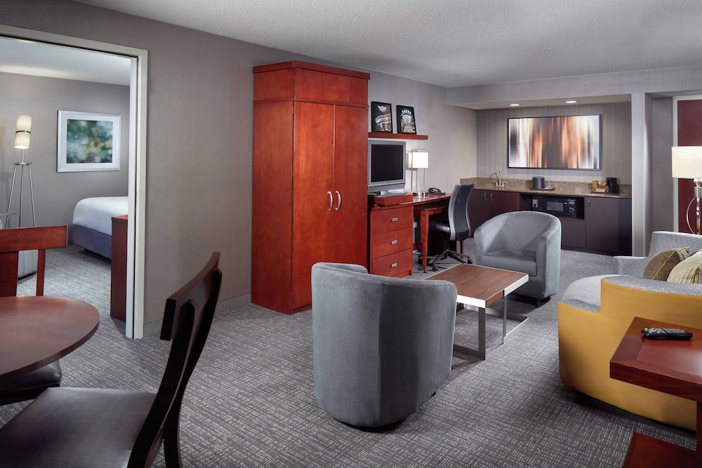 Executive Suite, 1 Bedroom - Photo 3