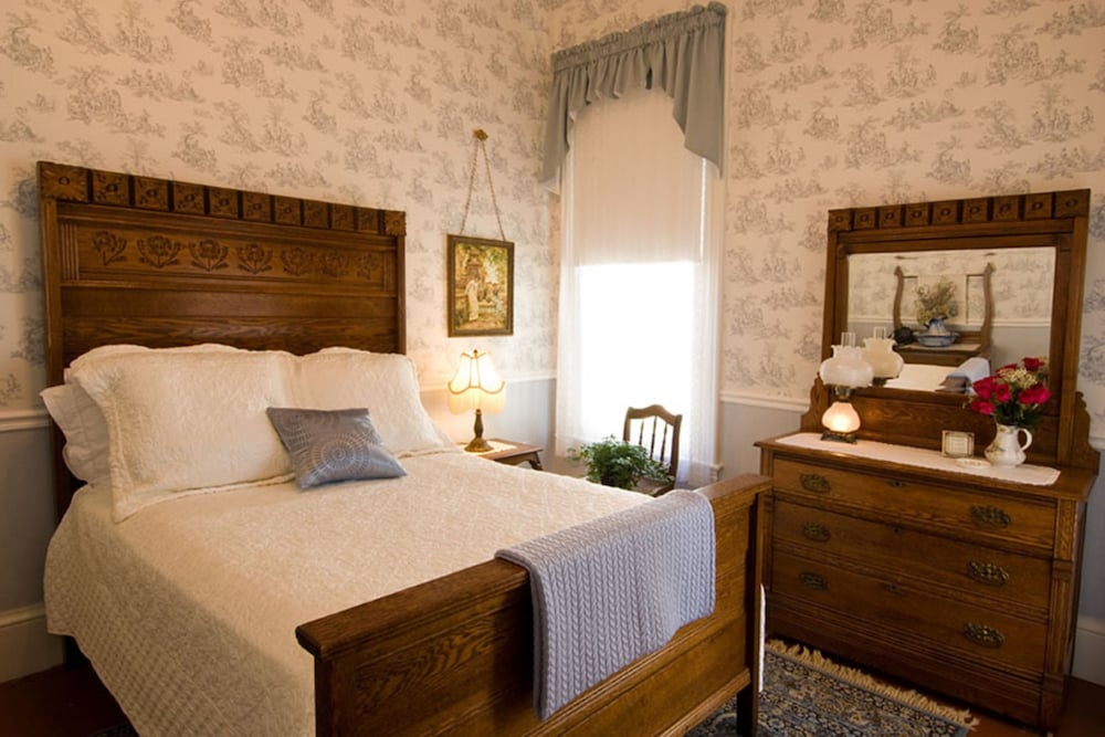 Room, Private Bathroom (Columbia Room)