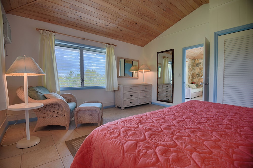Cottage, 1 King Bed, Partial Ocean View photo 3