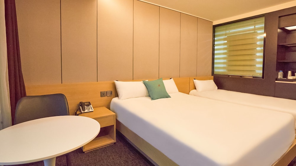 Premier Twin Room - Photo 3