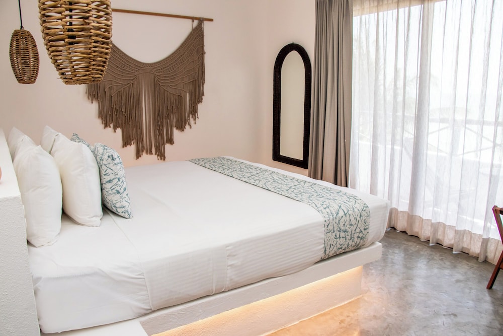 Suite, 1 King Bed, Ocean View photo 2