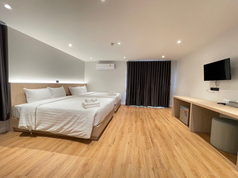 Family Quadruple Room, Patio, City View