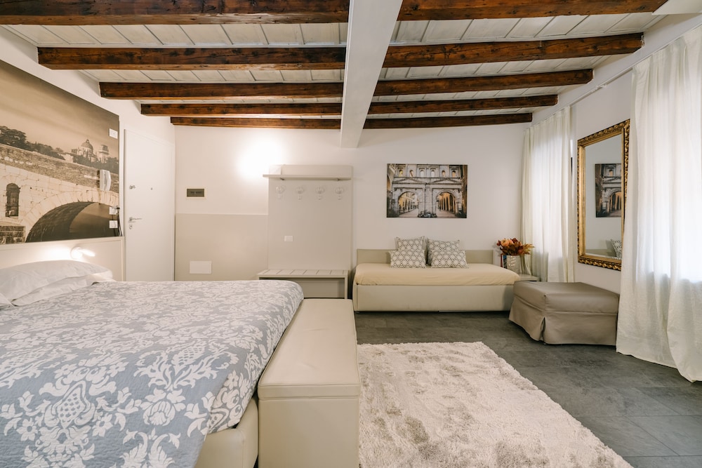 Deluxe Annex Studio Suite (Non Smoking)