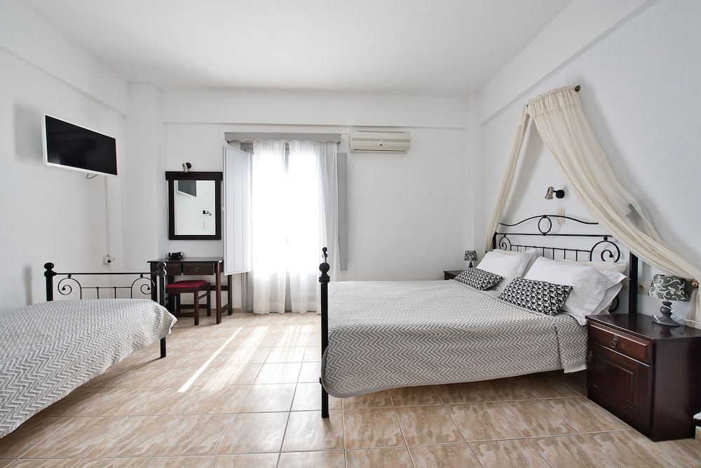 Triple Room - Photo 6