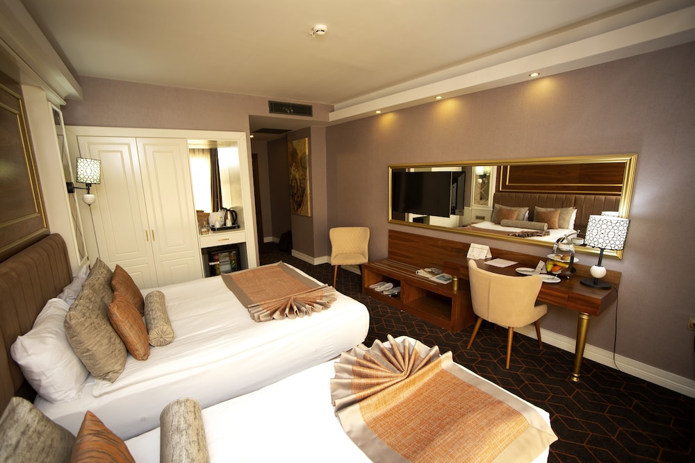 Superior Triple Room photo 3