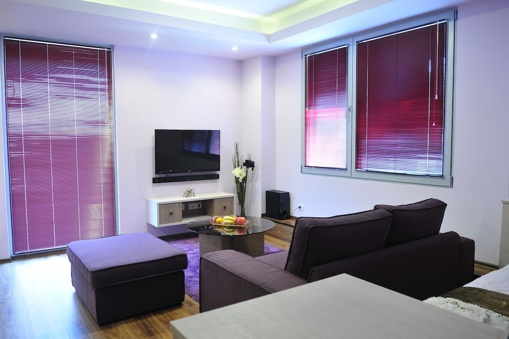 Studio Apartment photo 1