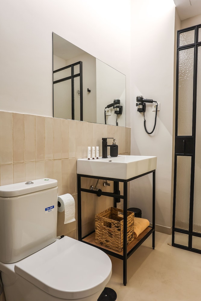 Standard Double Room - Photo 3