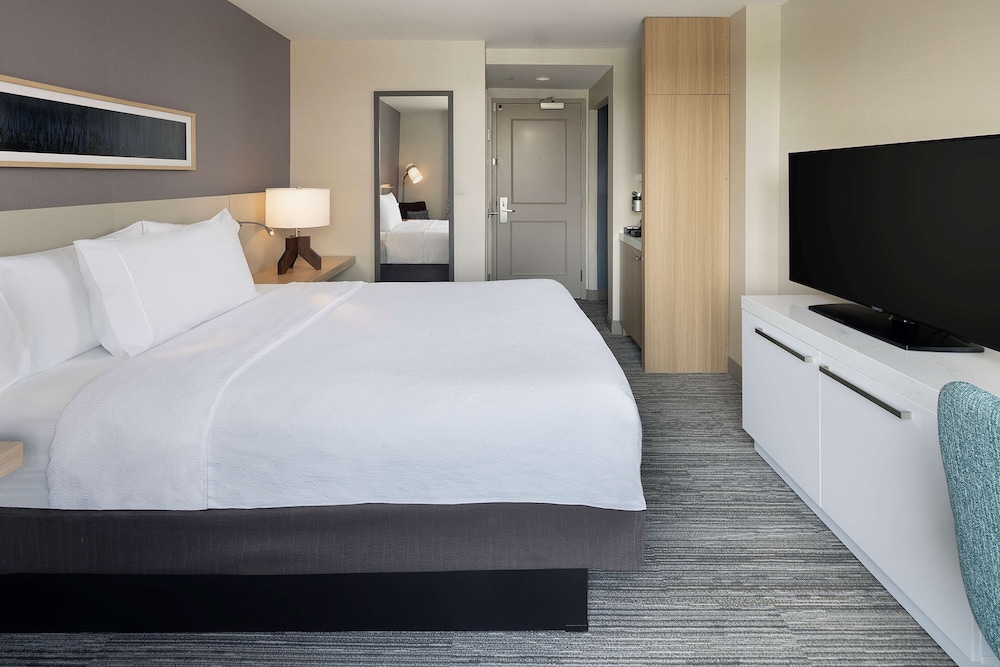 Room, 1 King Bed, Accessible - Photo 2