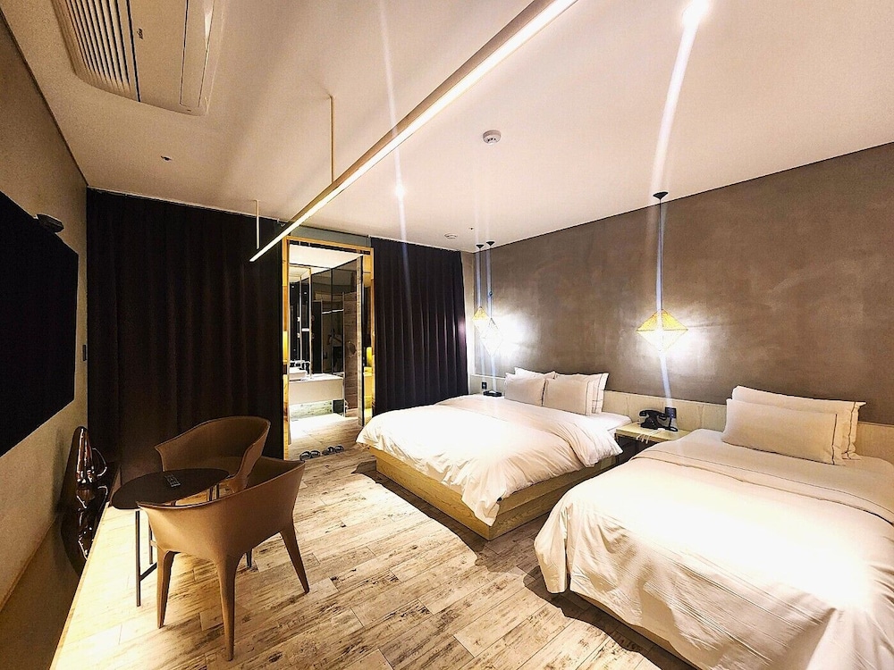 PremierDeluxeTwinB(ExtraBedKRW 20000on-site,mixed-gender not allowed for 3 or more pax/Freebreakfast photo 1