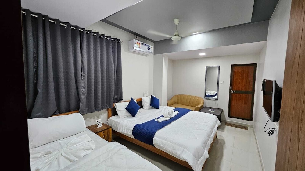 Deluxe Triple Room, 1 Bedroom, Non Smoking, City View
