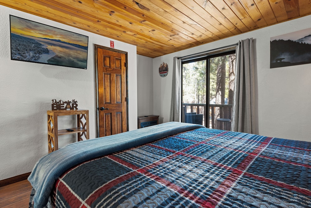 Cabin, Multiple Beds, Patio, Mountain View photo 2
