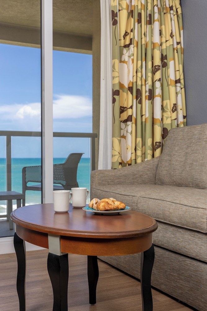 Room, 1 King Bed, Oceanfront - Photo 3