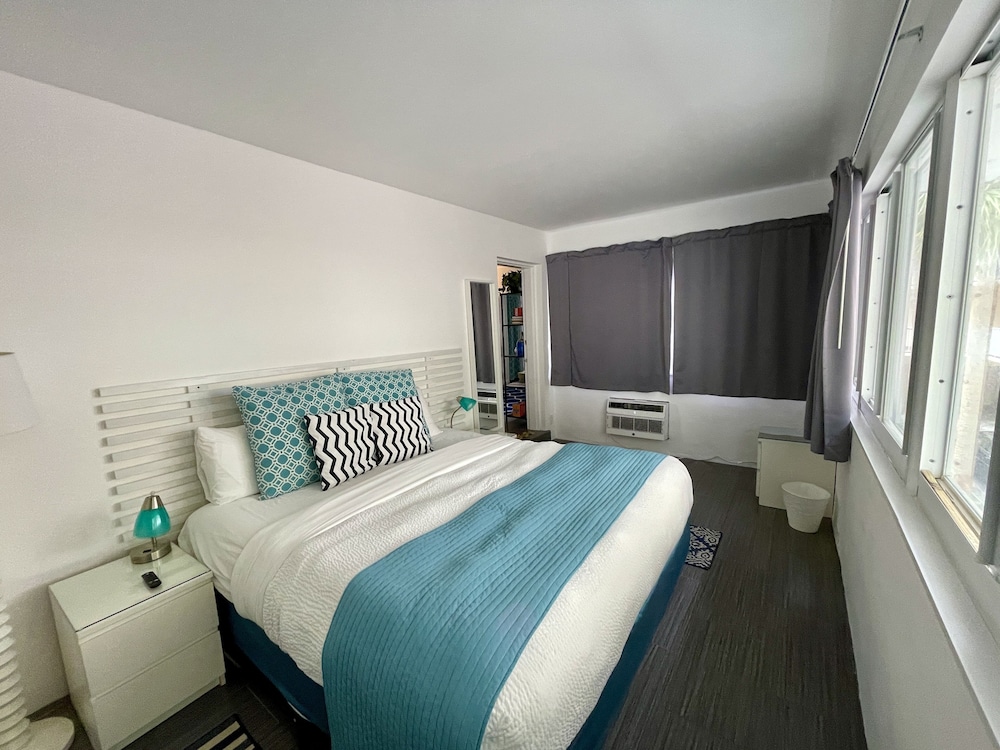 Double King Kitchenette