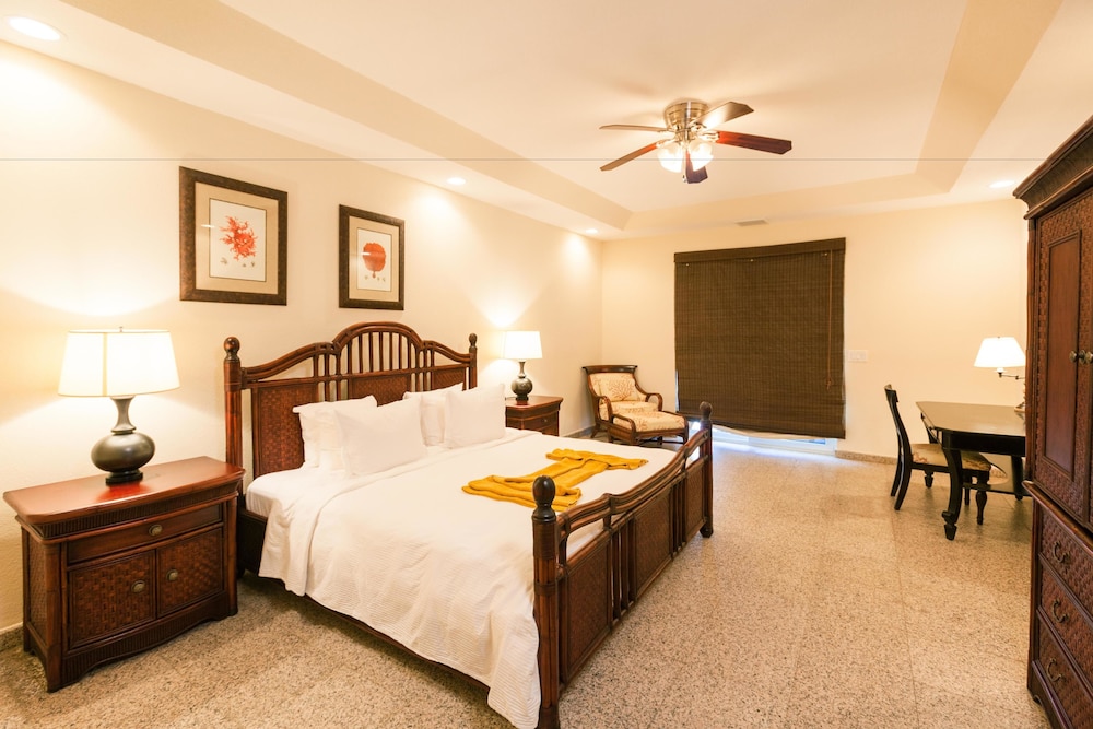 Condo, 3 Bedrooms, Ocean View photo 3