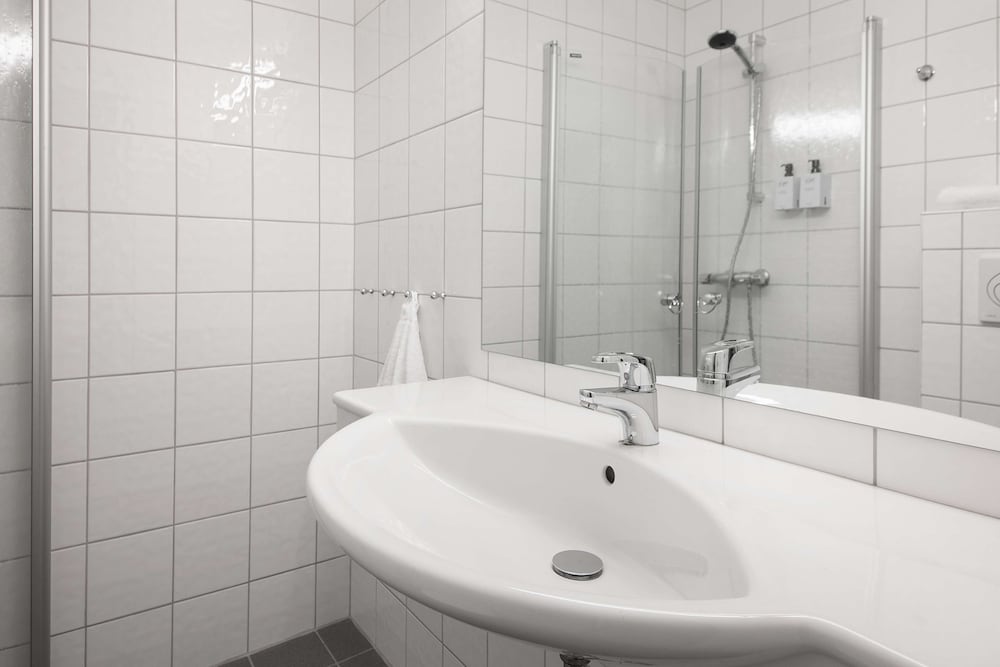 Standard Double Room - Photo 6