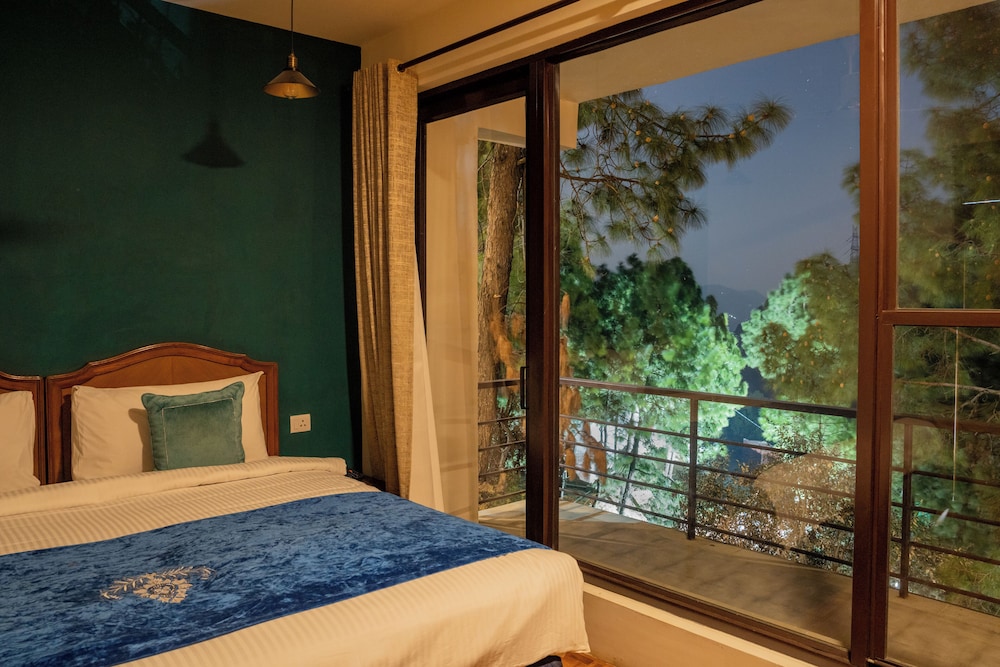 Room, Balcony (Pine Forest)