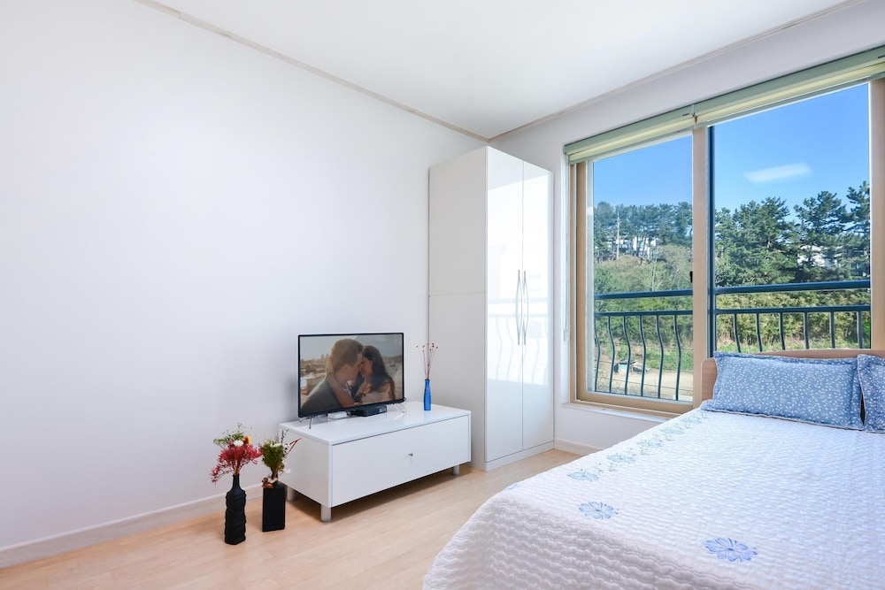 Basic Room, 1 Bedroom (303) - Photo 5