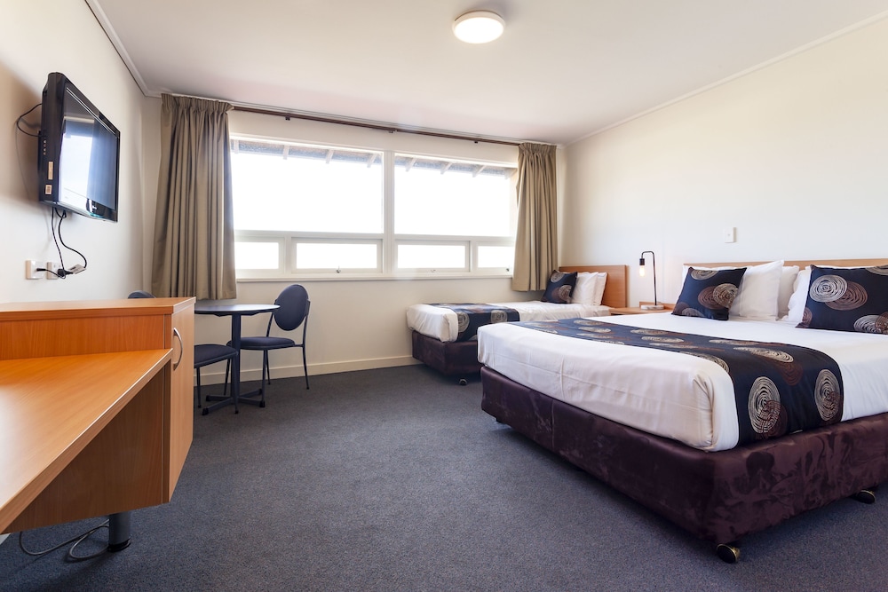 Superior Triple Room photo 2