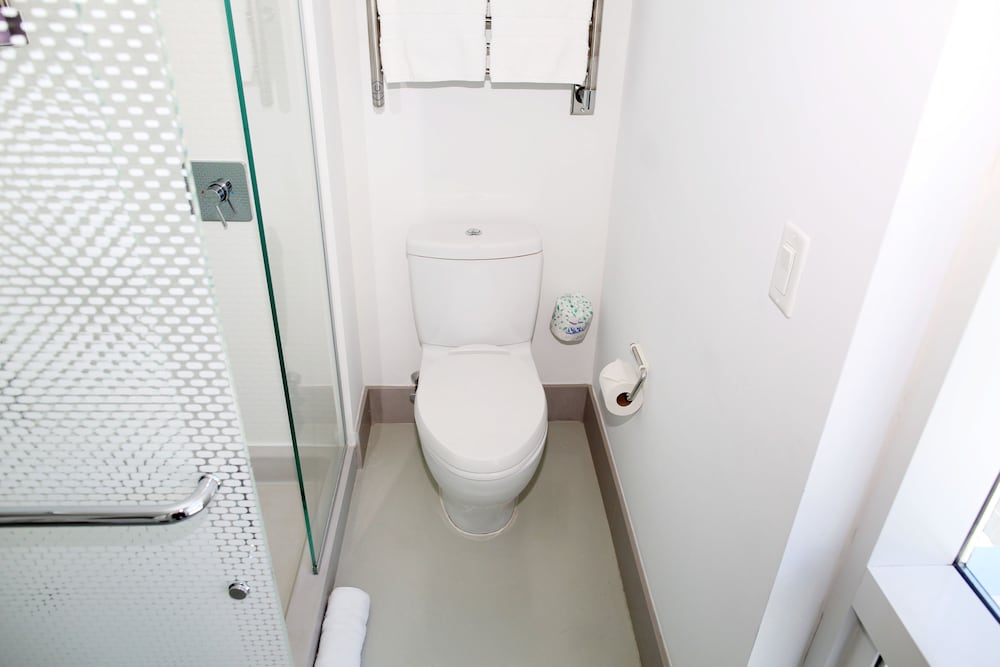 Junior Suite, 1 King Bed (First Class) thumbnail 6