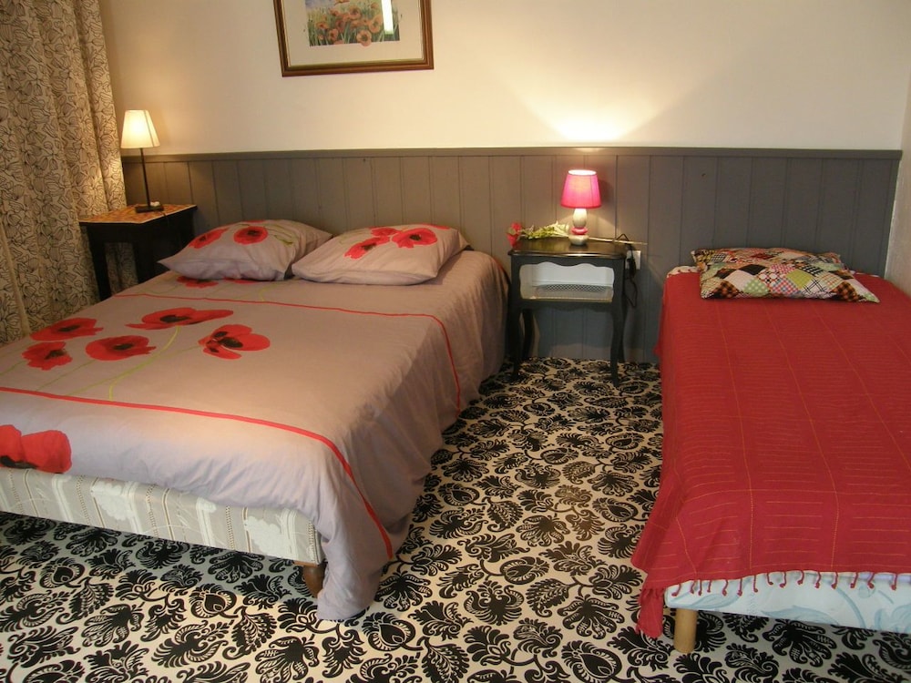 Triple Room (Coquelicot) photo 1