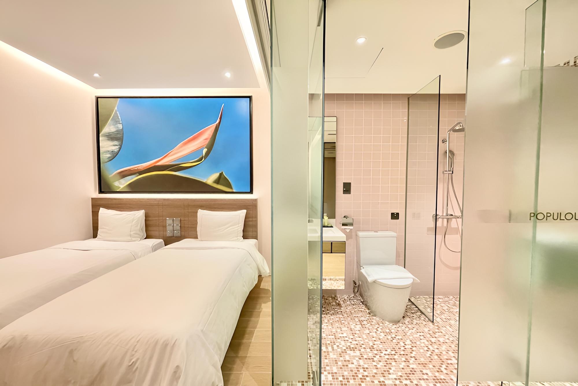 Deluxe Twin Room, No Windows photo 1