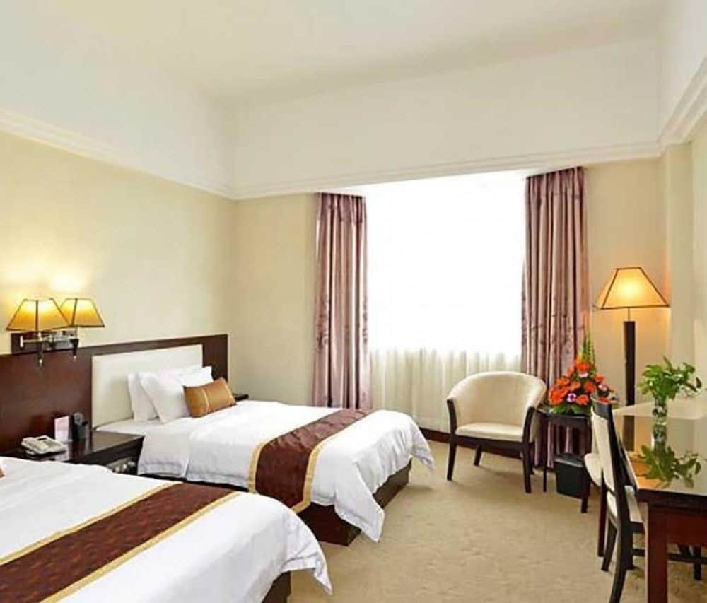 Deluxe Twin Room photo 3