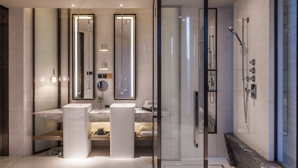 Classic Room, 2 Twin Beds, Club Lounge Access thumbnail 6