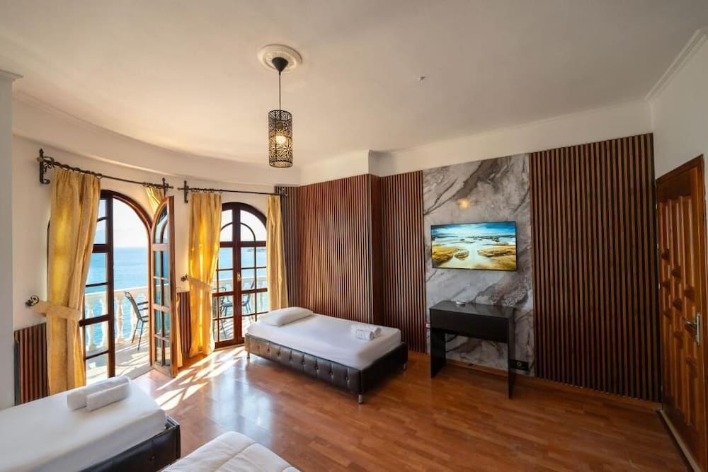 Classic Quadruple Room, Sea View photo 3