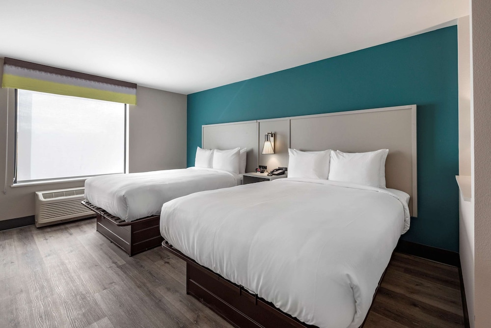 Suite, 2 Queen Beds, Non Smoking - Photo 3