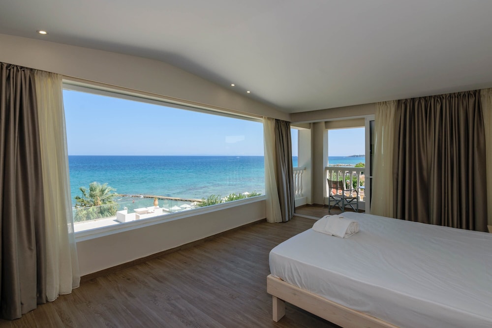 Deluxe Suite, Sea View photo 3