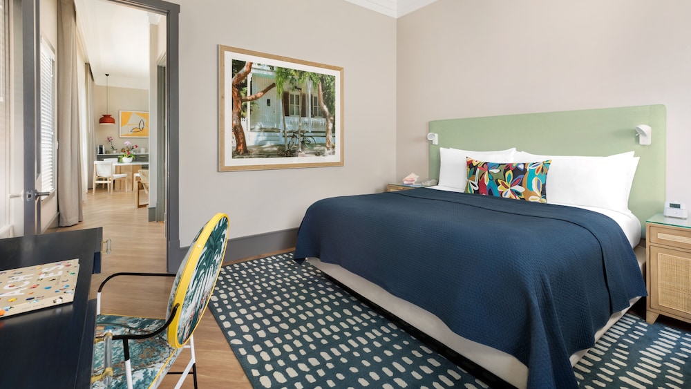 Serenity Suite - One Bedroom thumbnail 5