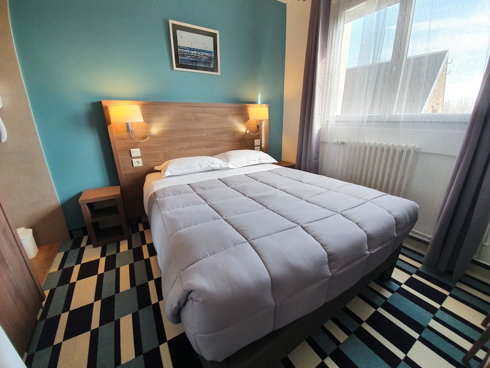 Two Adjoining Rooms photo 1