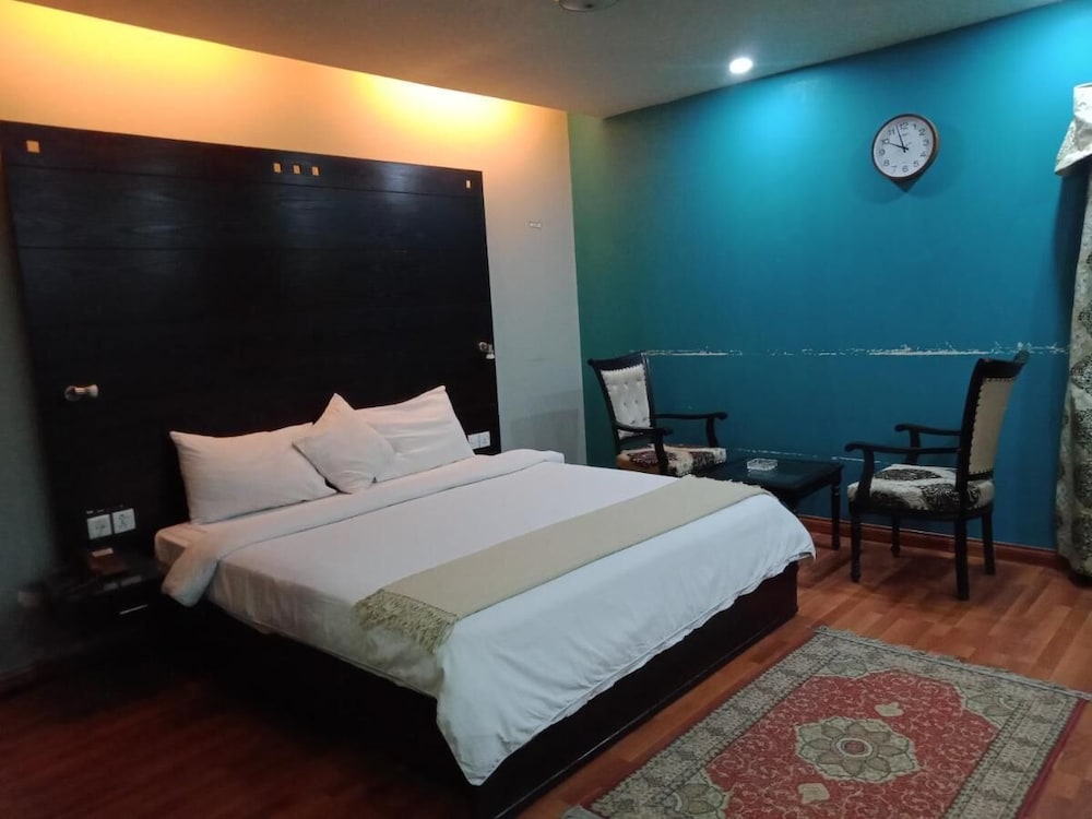 Deluxe Double Room - Photo 10