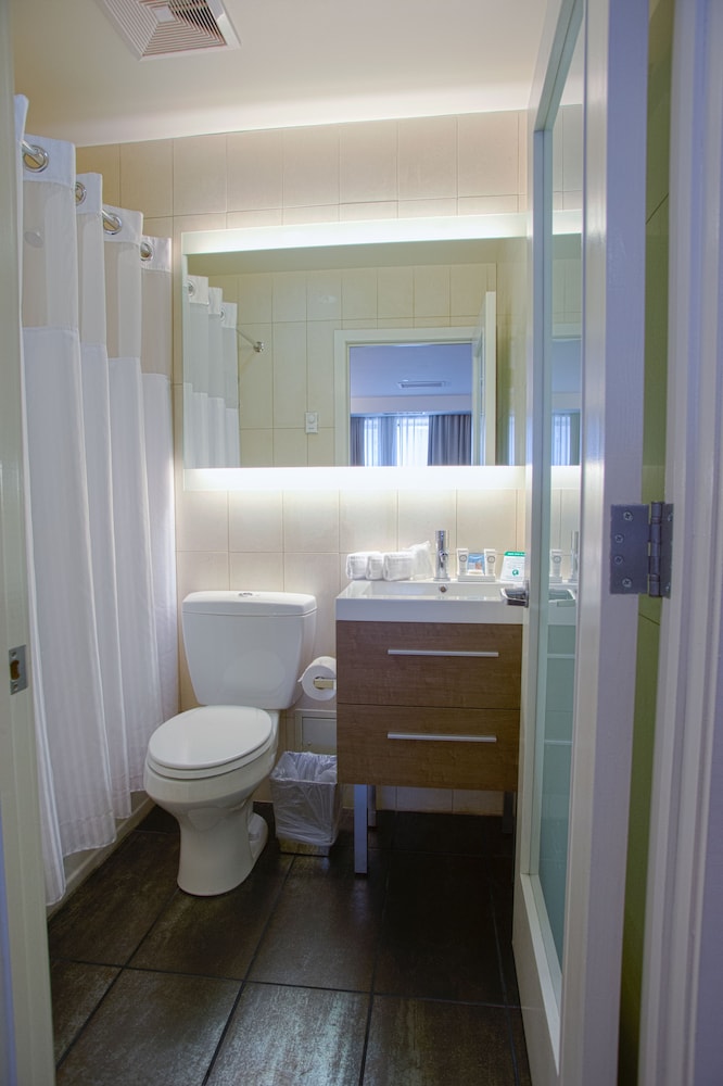 Deluxe Suite, 2 Bedrooms, City View thumbnail 5