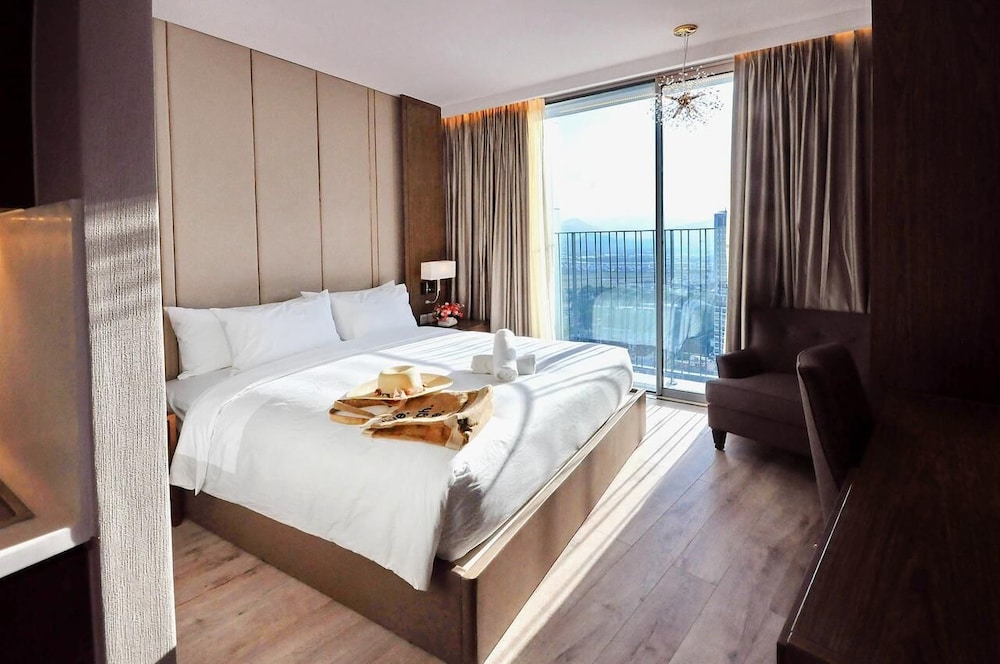 Deluxe Double Room, 1 King Bed, City View photo 2