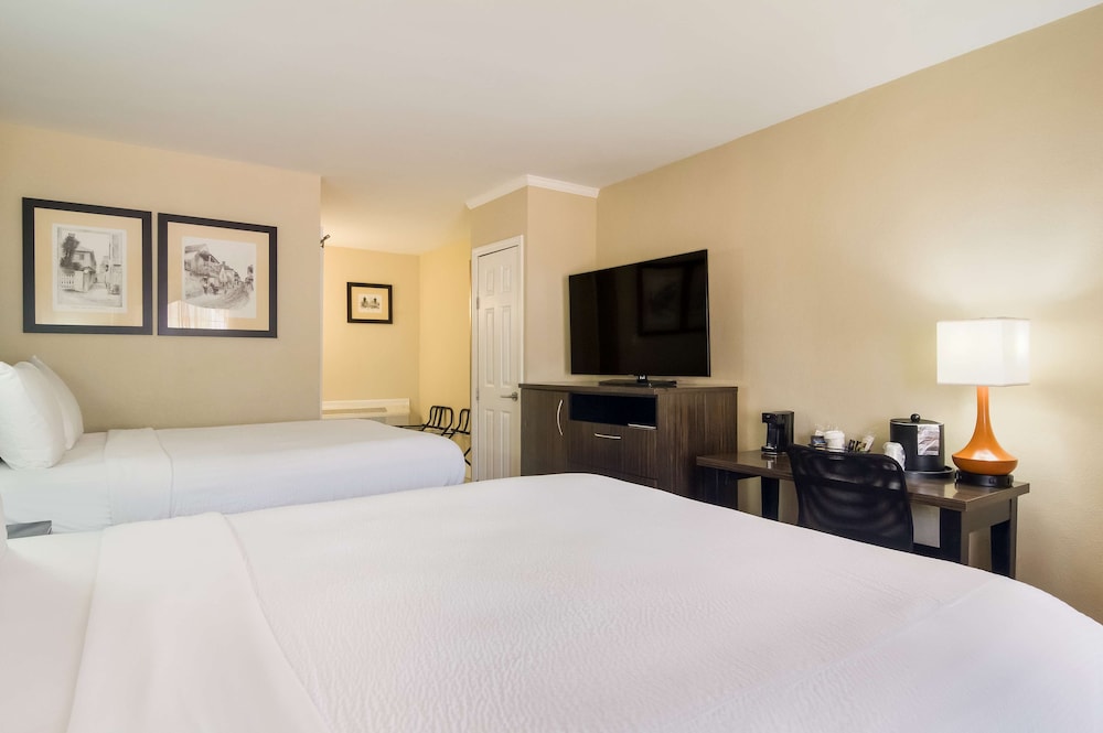 Standard Room, 2 Queen Beds, Accessible, Non Smoking - Photo 7