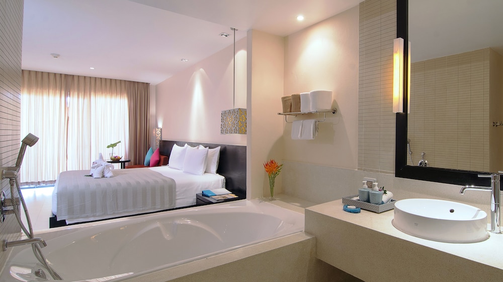 Deluxe Room, Sea View - Photo 6