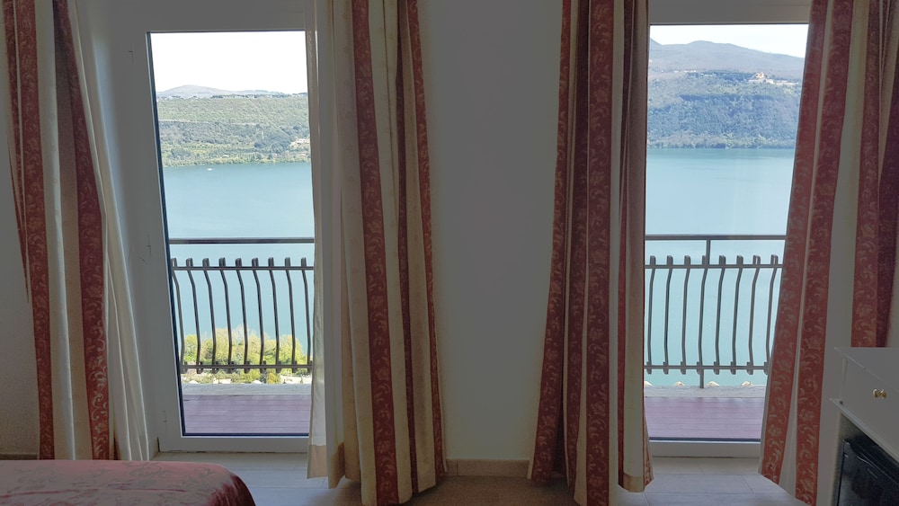 Superior Double Room, Lake View - Photo 13