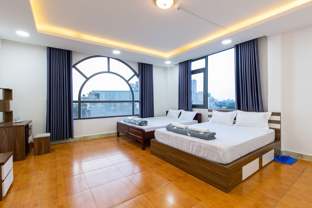 Family Room, 2 Double Beds, City View photo 3