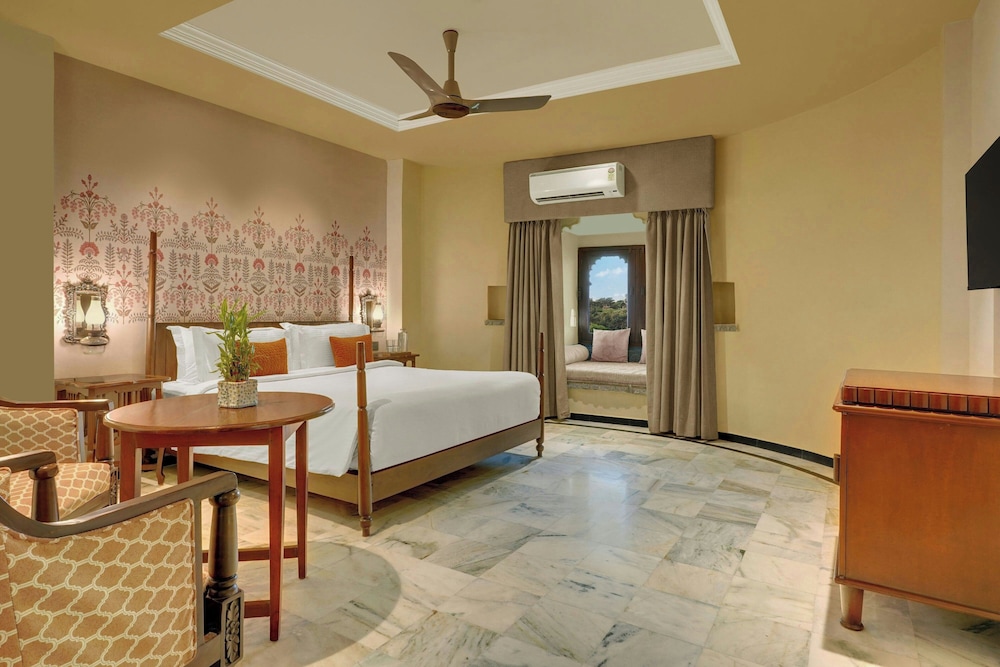 Suite, 1 King Bed