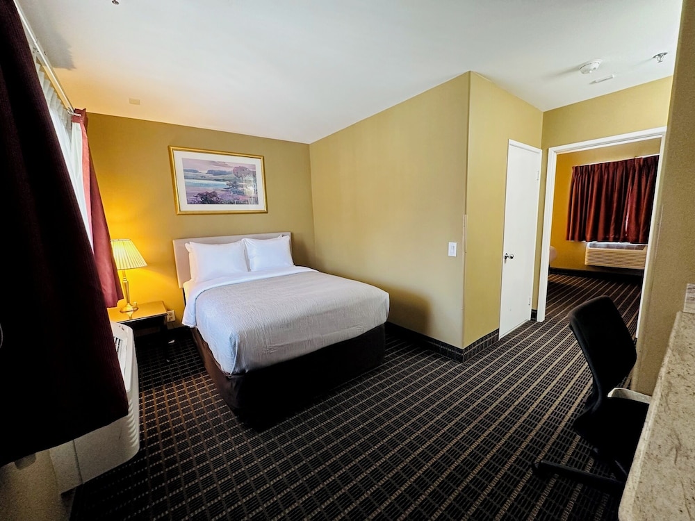 Room, Multiple Beds, Non Smoking - Photo 1