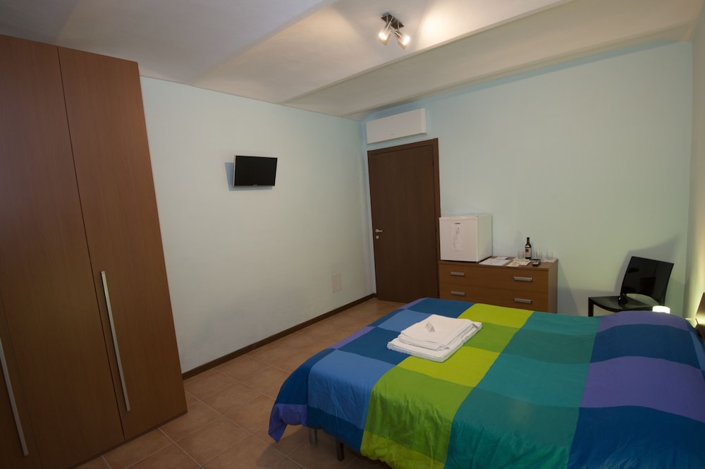 Standard Double Room photo 2