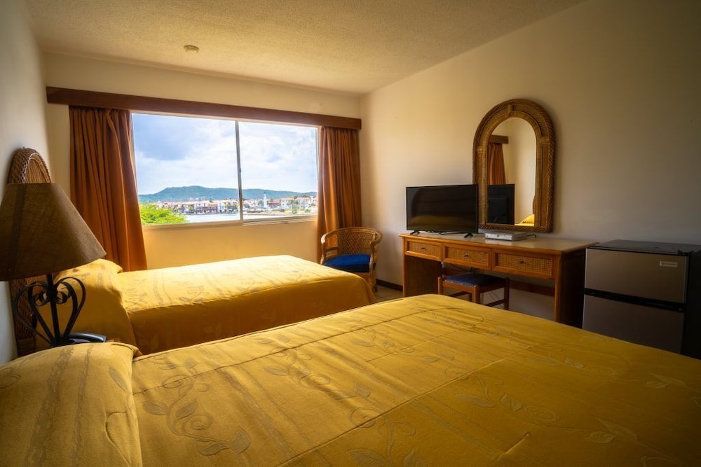 Junior Triple Room, Pool View