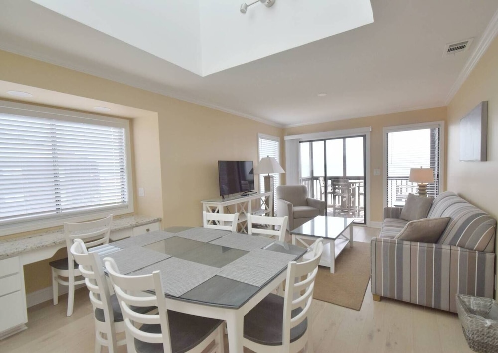 Condo, 3 Bedrooms